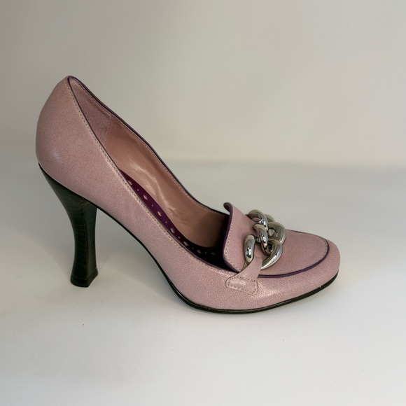 BCBGirls Shoes - 🌹BCBGirls pre-owned pink pumps. Size 7B. 4” heels. WHEELS15.